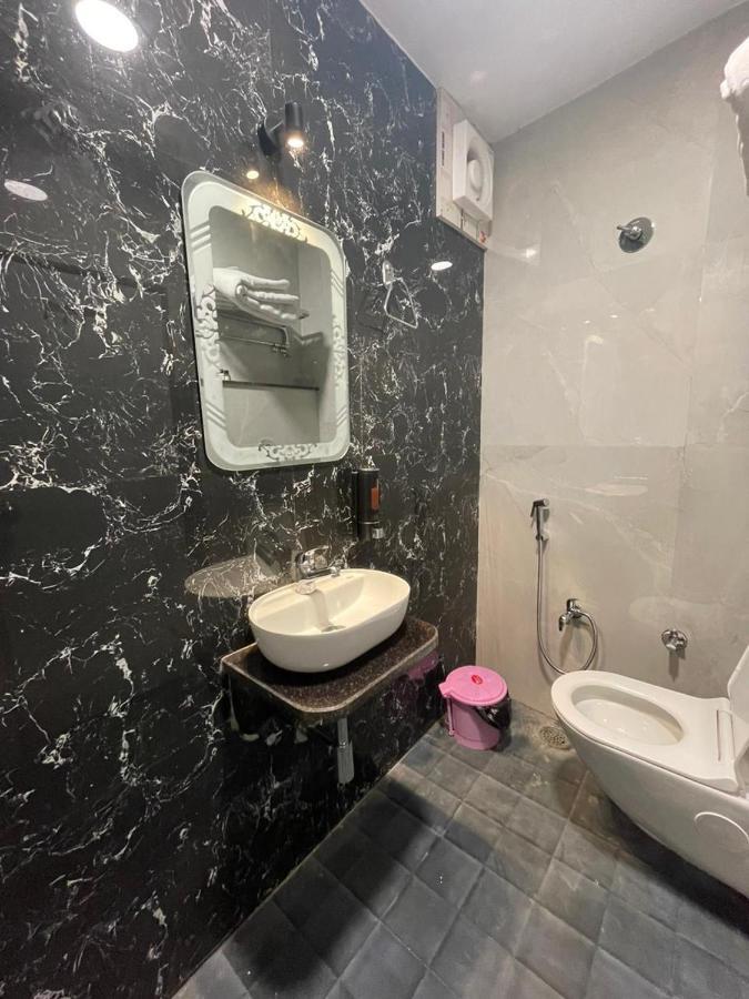 Vishwanath Inn Varanasi Bagian luar foto