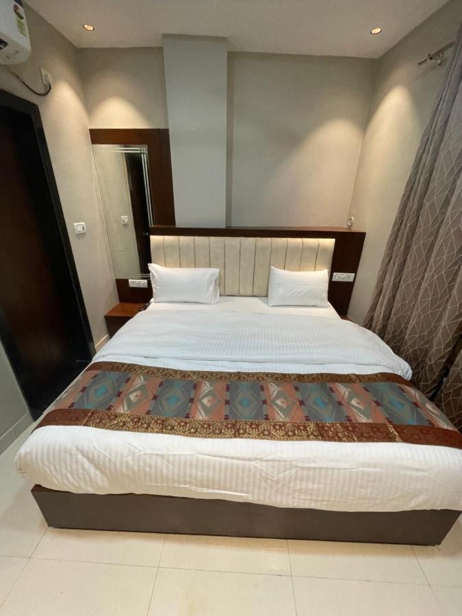 Vishwanath Inn Varanasi Bagian luar foto