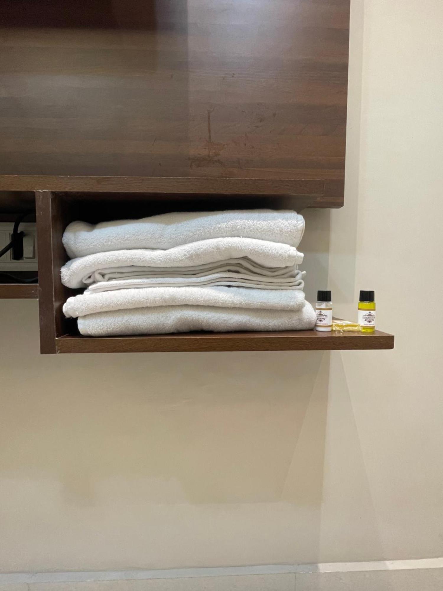 Vishwanath Inn Varanasi Bagian luar foto