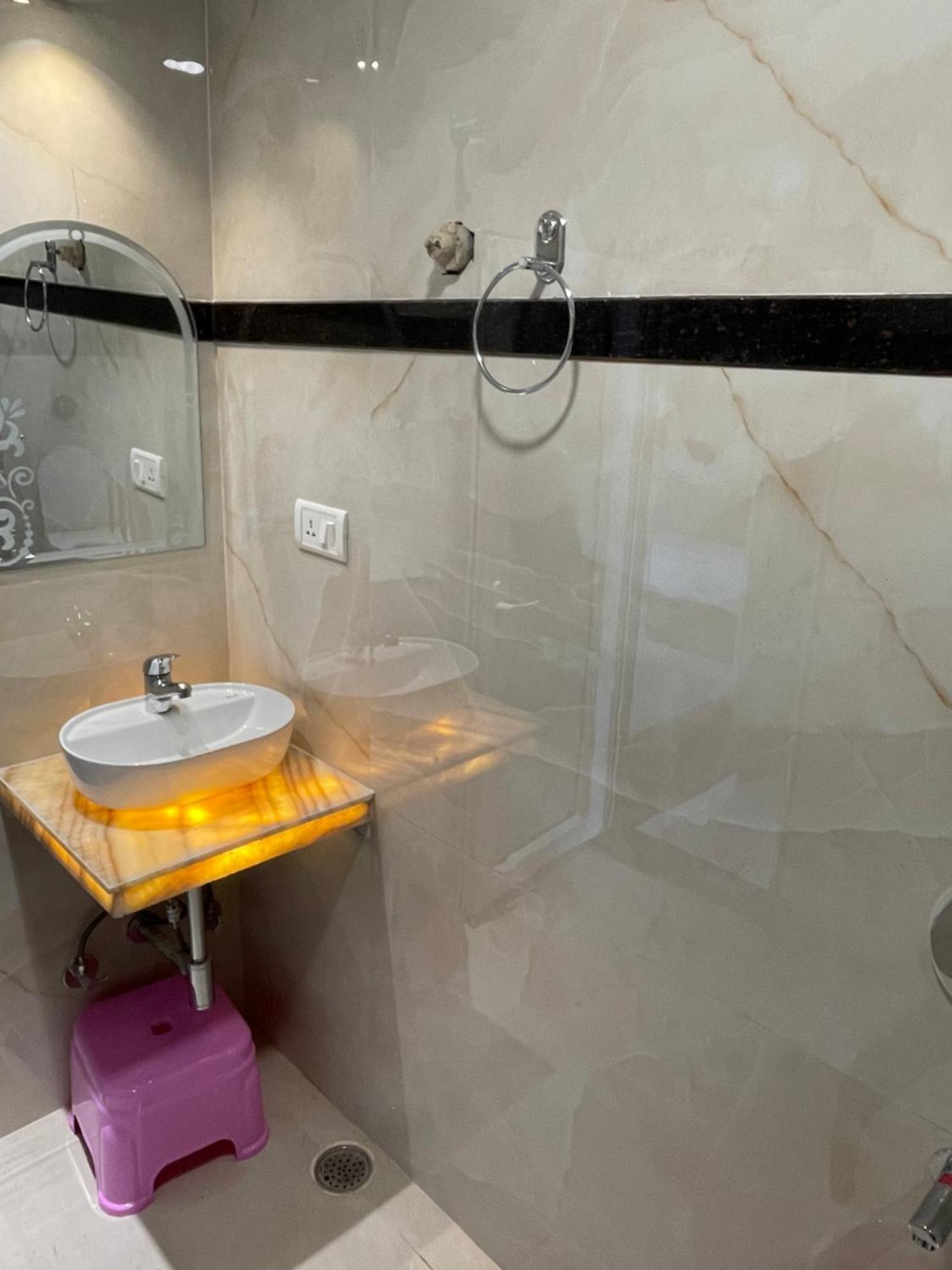 Vishwanath Inn Varanasi Bagian luar foto