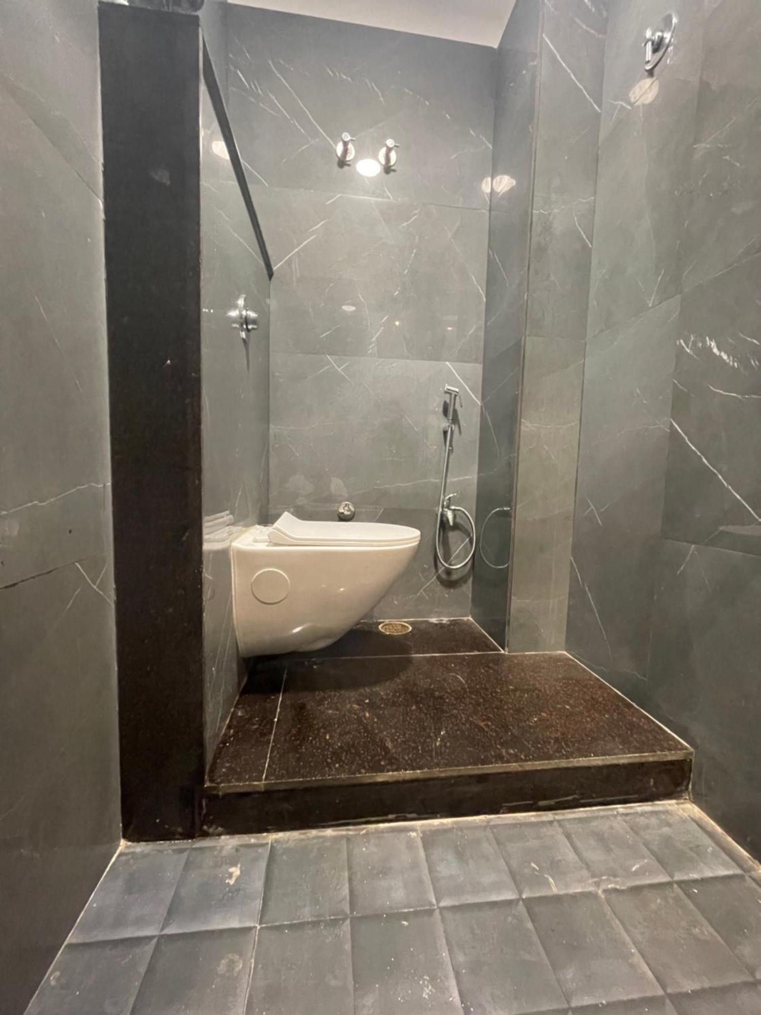 Vishwanath Inn Varanasi Bagian luar foto