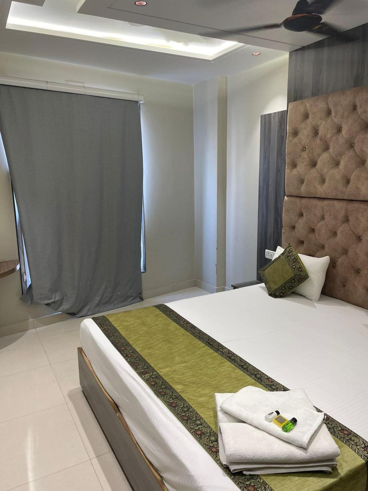 Vishwanath Inn Varanasi Bagian luar foto